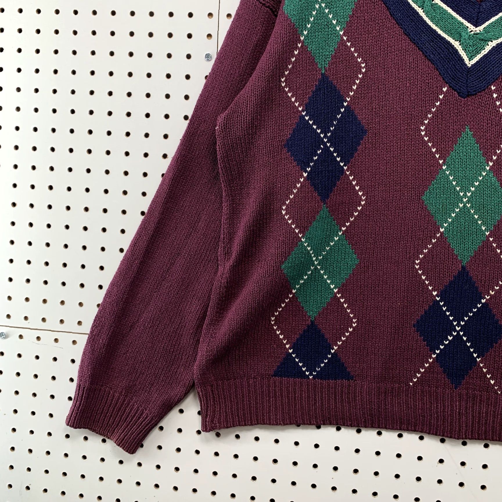 Croft & Barrow VINTAGE Croft & Barrow Argyle Knit Sweater XL Men 100% Silk Red Maroon Green V-Neck Pullover Knit Shirt/ Sweater Mens XL Red Argyle 90s Size US XL / EU 56 / 4 - 4 Thumbnail