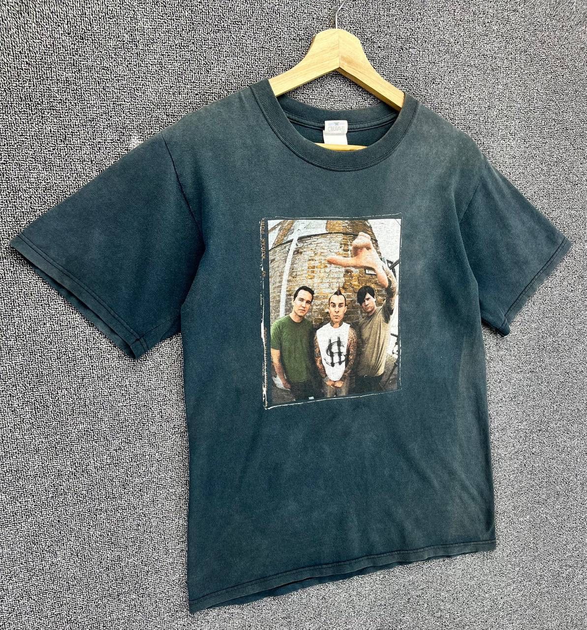 Band Tees Vintage Blink 182 Punk Rock Band Tees T Shirts Size US S / EU 44-46 / 1 - 5 Thumbnail