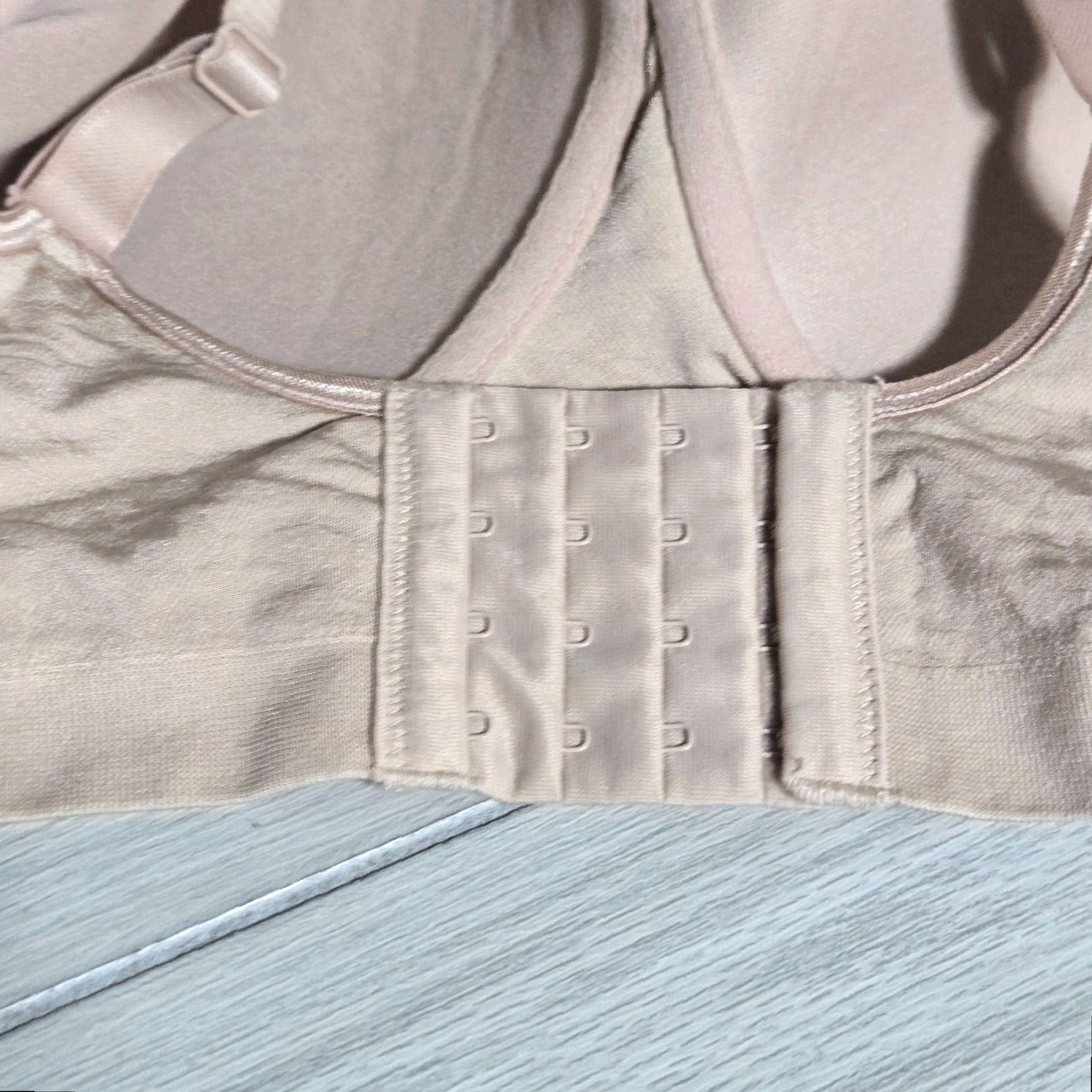 Vintage BREEZIES Bra Beige Underwire Women 44DD Adult Full Cup DD Size 44 Tan Beige Underwired Nylon Spandex Size ONE SIZE - 4 Thumbnail