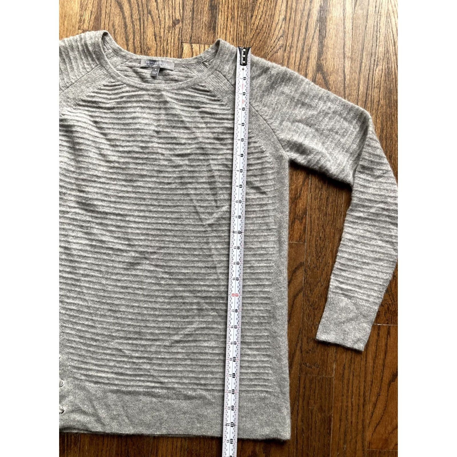 Neiman Marcus Neiman Marcus Sweater Womens Gray Cashmere Pullover Asymmetric Small Regular Sleeve Long Size S / US 4 / IT 40 - 5 Thumbnail