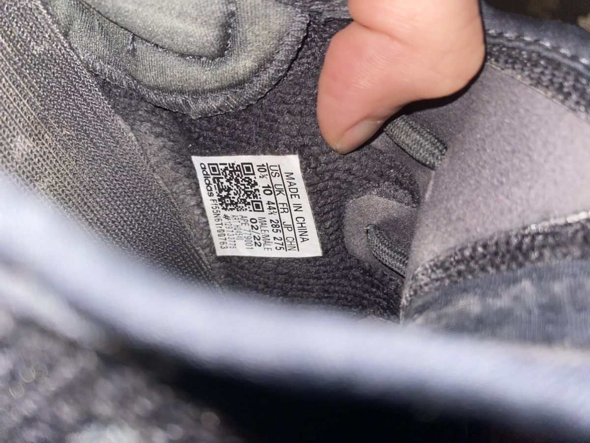Yeezy Yeezy 350 v2 onyx Size US 10.5 / EU 43-44 - 2 Thumbnail