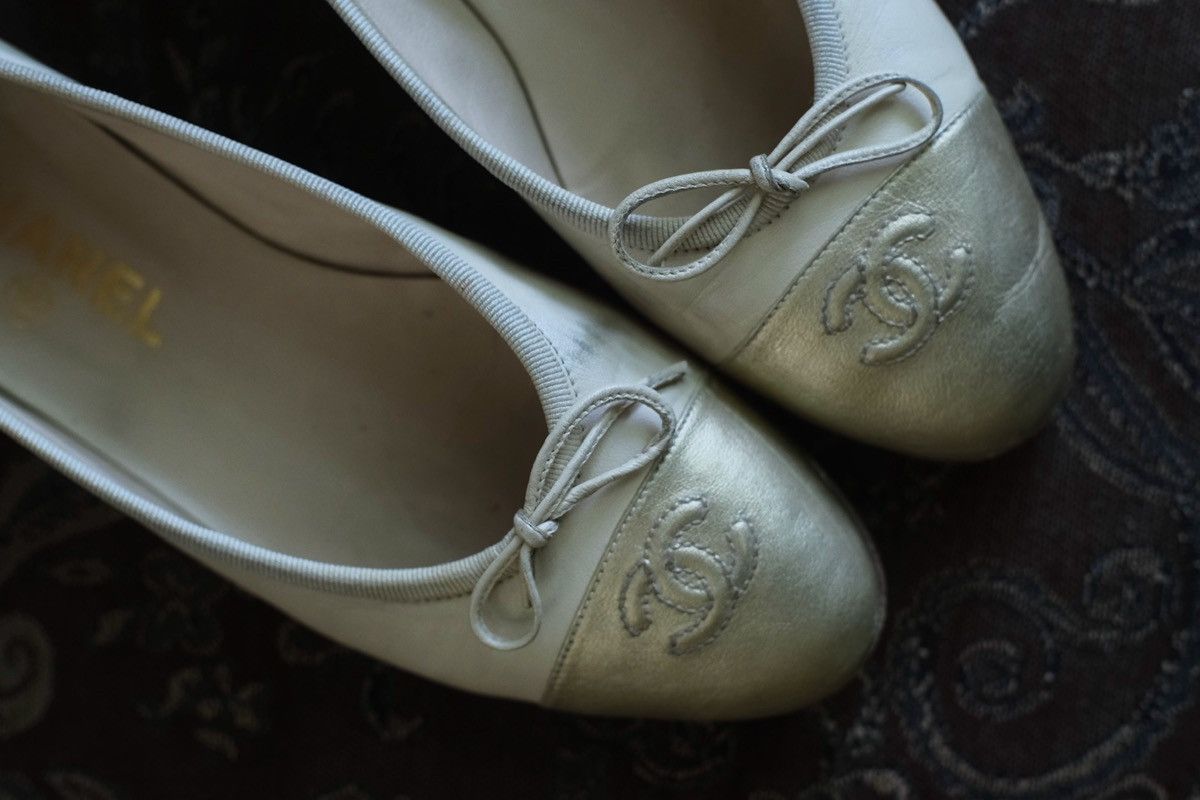 Chanel Chanel Cream & Gold Cap Toe Ballet Flats Size 37 Size US 6.5 / IT 36.5 - 2 Thumbnail