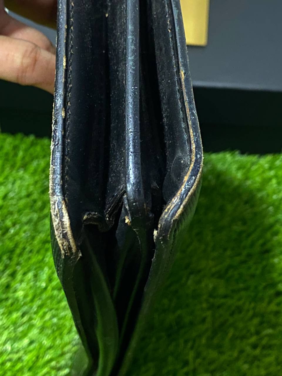 Louis Vuitton Louis Vuitton Black Epi Serviette Ambassadeur Size ONE SIZE - 6 Thumbnail