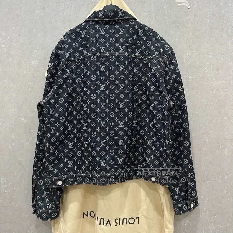 Louis Vuitton Louis Vuitton Full logo pearl button denim jacket Size US L / EU 52-54 / 3 - 2 Thumbnail