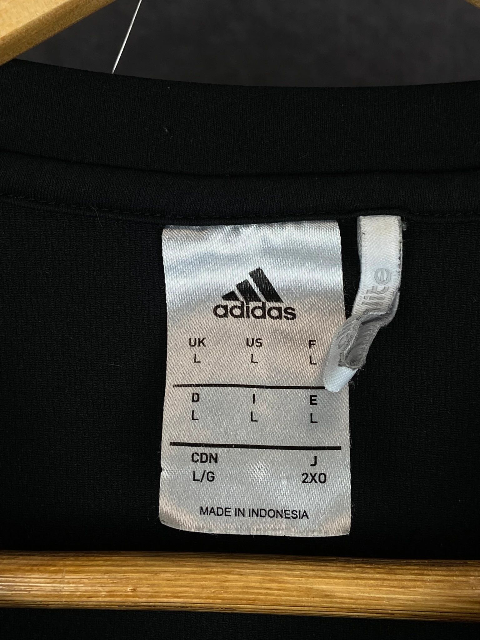 Adidas Adidas Black T-Shirt L Classic Vintage Streetwear Size US L / EU 52-54 / 3 - 4 Thumbnail
