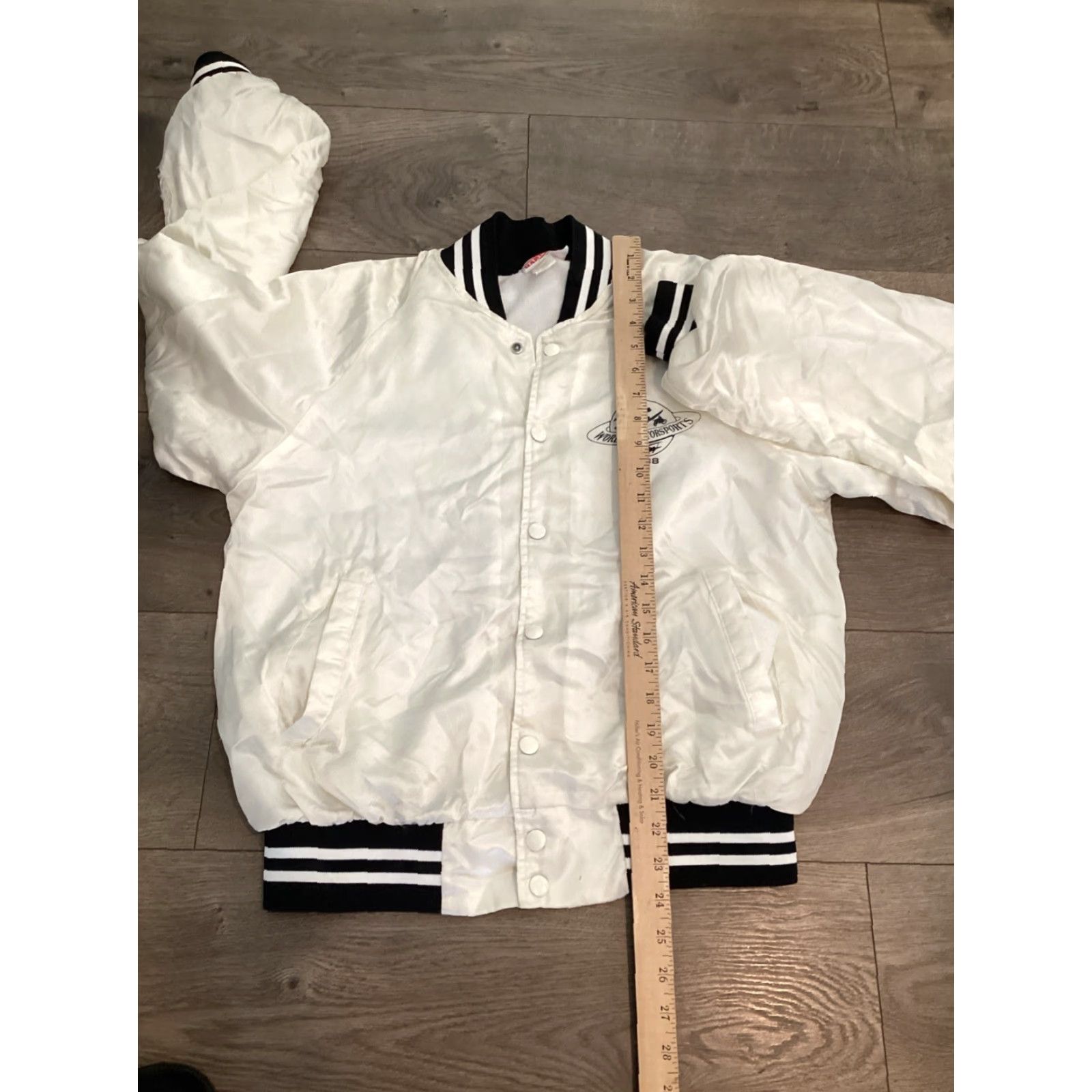 Vintage VINTAGE World Motorsports White Satin Snap Varsity Jacket M Mens 1988 Size US M / EU 48-50 / 2 - 6 Thumbnail