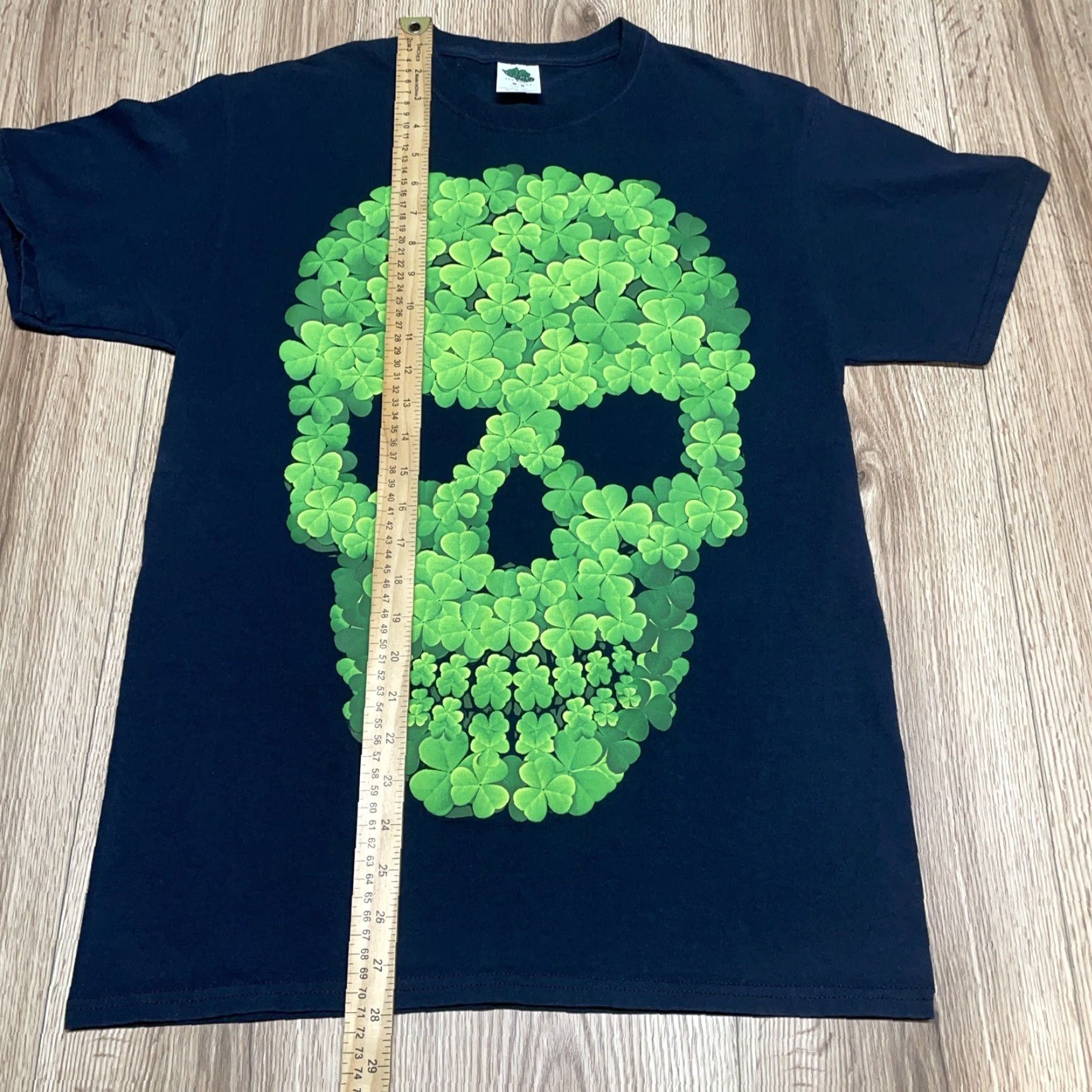Vintage Lucky Men’s T-Shirt Black Cotton Short Sleeve Crew Neck Graphic Green Clover Skull 90s Style Size US M / EU 48-50 / 2 - 3 Thumbnail