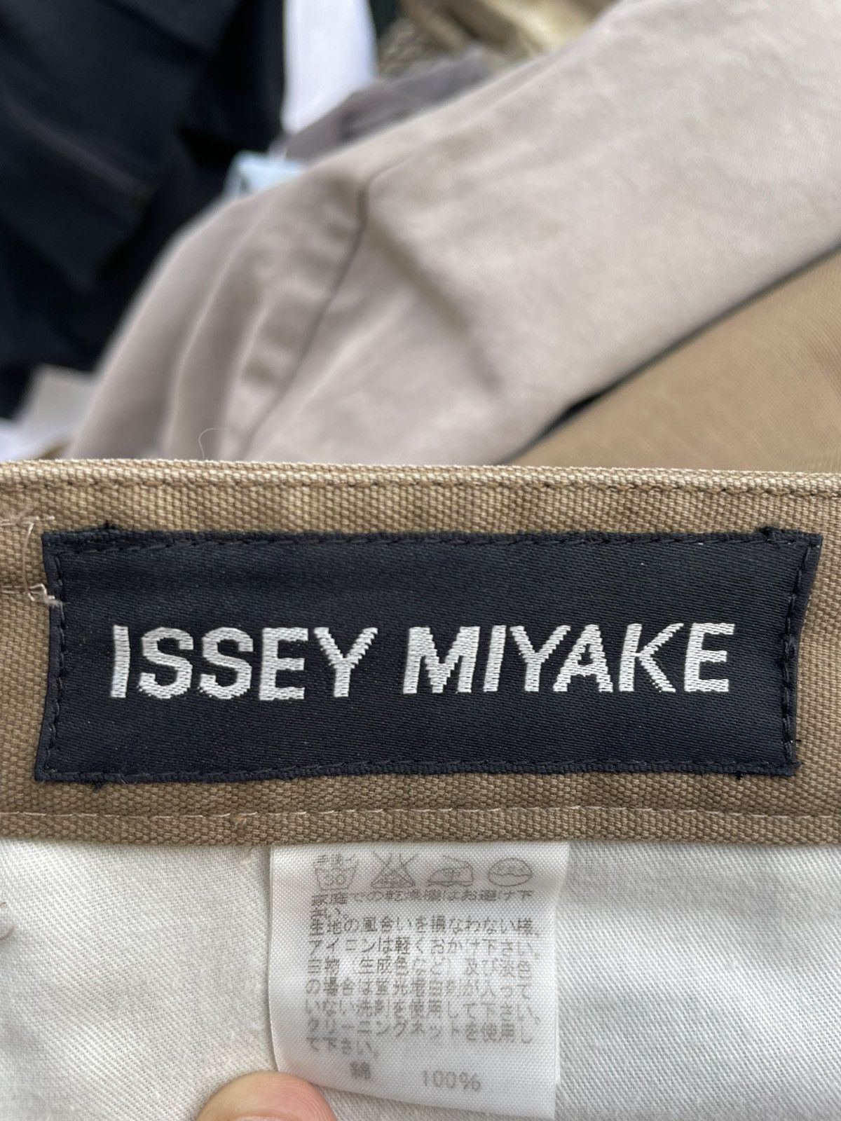 Designer × Issey Miyake × Japanese Brand Issey Miyake beige khaki cotton pants Size US 26 / EU 42 - 5 Thumbnail