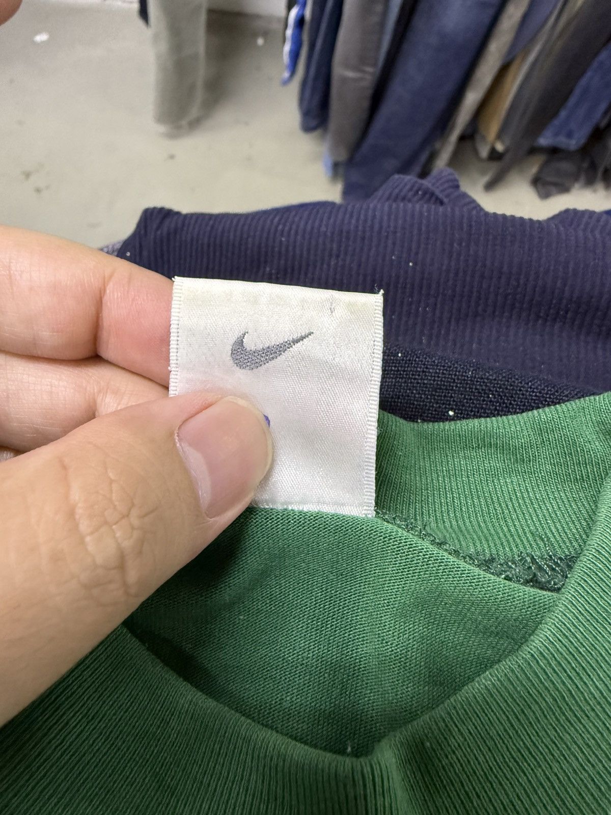 Nike Vintage Nike Curve Logo Tshirt Size US M / EU 48-50 / 2 - 7 Thumbnail