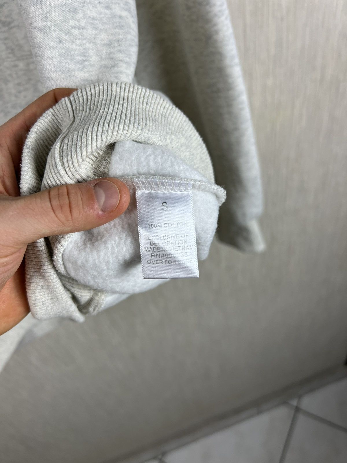 Fear of God Fear of God essentials 1977 velvet logo light gray hoodie Size US S / EU 44-46 / 1 - 18 Thumbnail