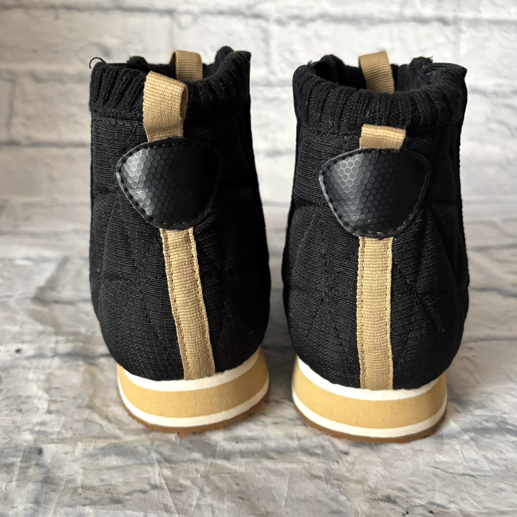 Teva Teva ReEmber Mid Slip On Black Casual Travel Quilted Booties Women’s Sz 6 Boots Size US 6 / IT 36 - 5 Thumbnail