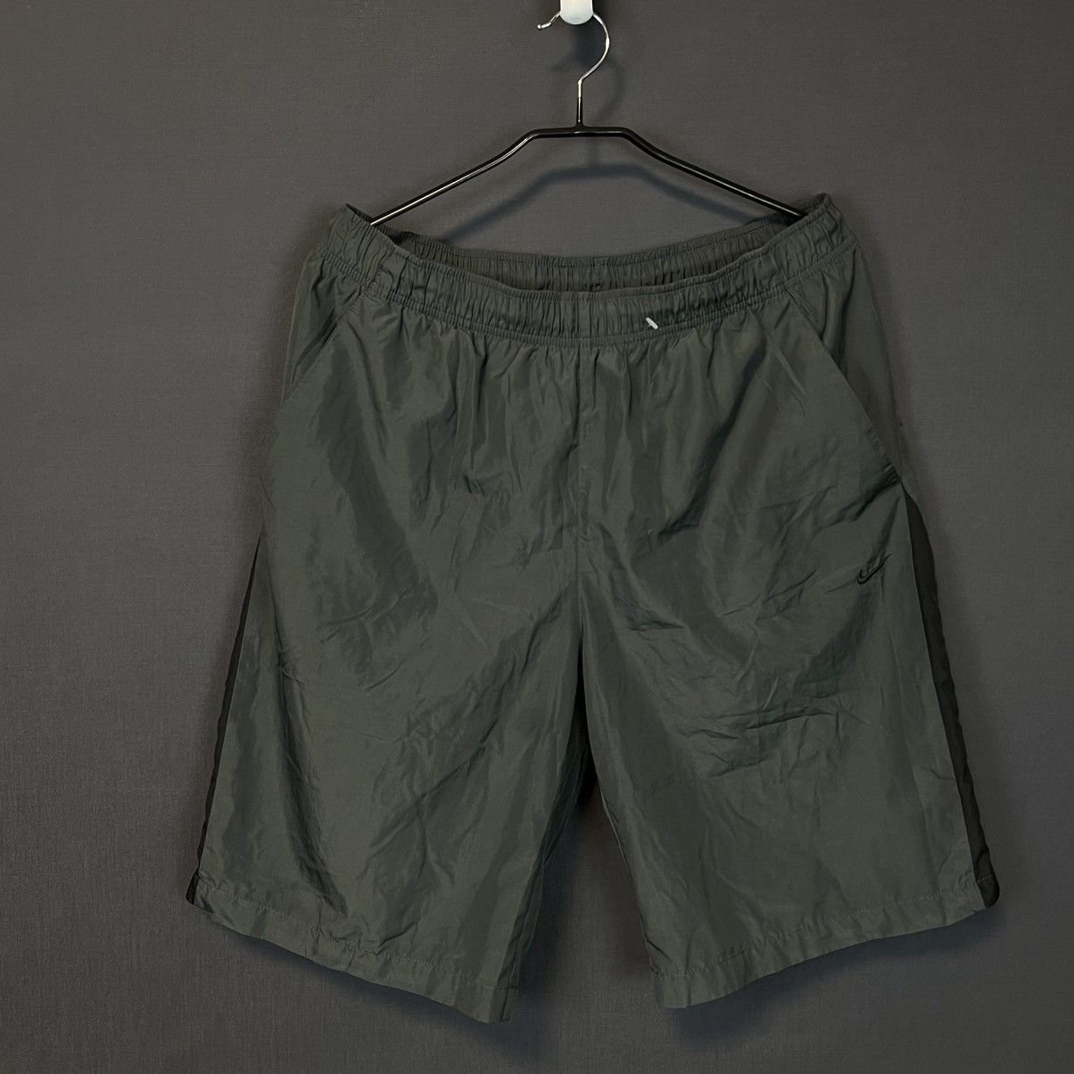 Nike × Vintage Nike grey vintage men’s size L shorts Size US 34 / EU 50 - 1 Thumbnail