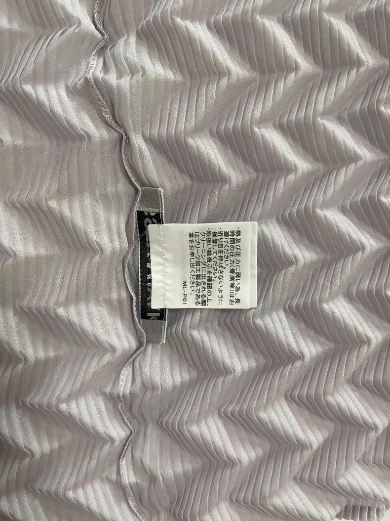 Issey Miyake Issey Miyake size:one size A light grey pleated cardigan Size S / US 4 / IT 40 - 5 Thumbnail