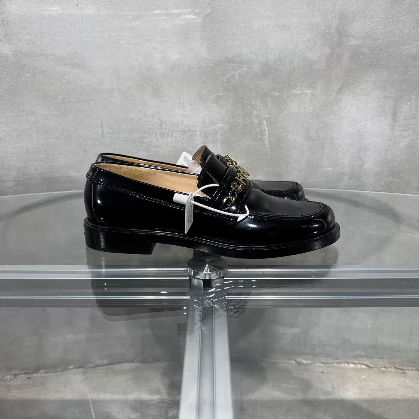 Chanel Chanel Black Gold Logo Loafer 37.5 Size US 7 / IT 37 - 4 Thumbnail