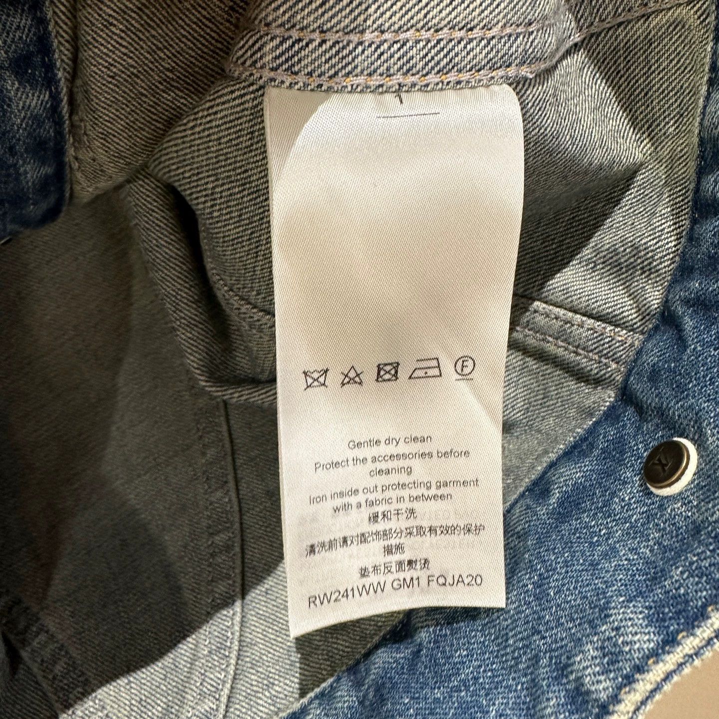 Louis Vuitton LV Monogram Leather Tag Button Denim Jacket 36 Cotton Size XS / US 0-2 / IT 36-38 - 4 Thumbnail