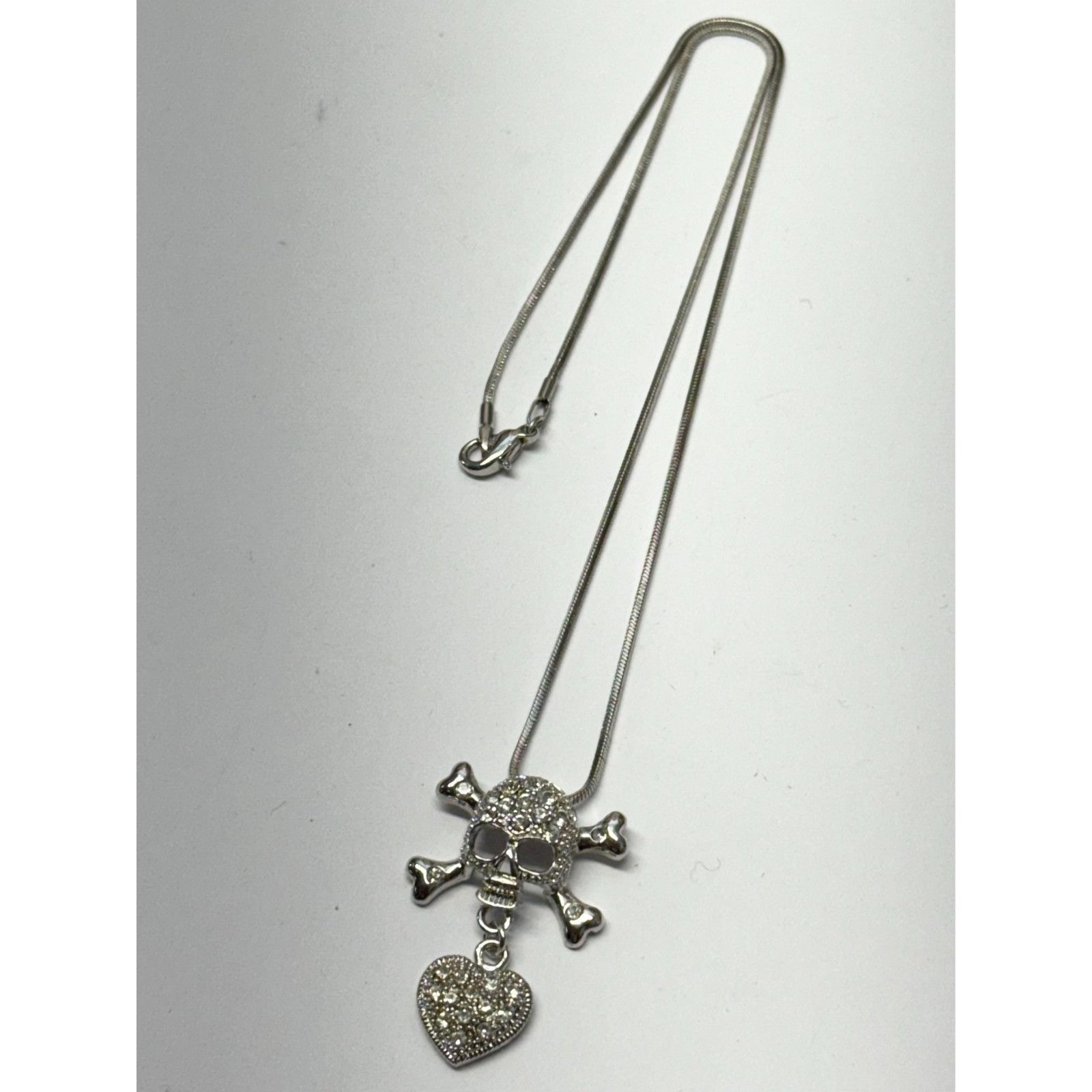 Other Vintage rhinestone skull and bone heart charm snake chain ne Size ONE SIZE - 4 Thumbnail