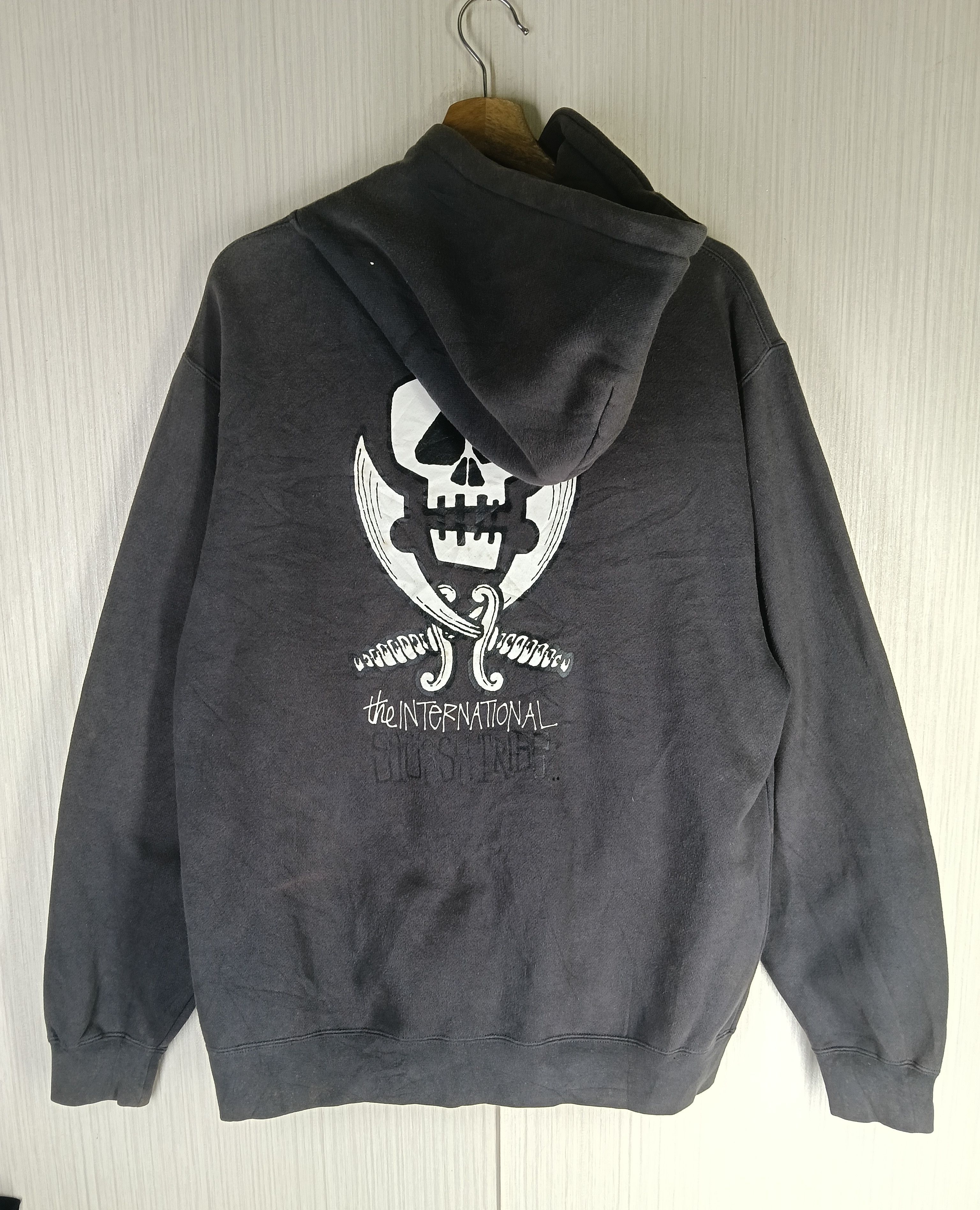 Stussy Rare Vintage 90s Stussy Tribal International Skulls Hoodie Size US L / EU 52-54 / 3 - 1 Thumbnail