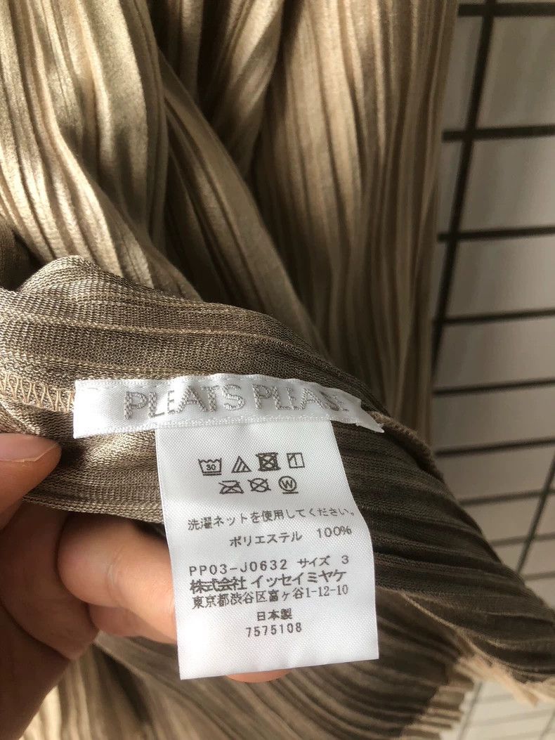 Issey Miyake Issey Miyake Grayish-brown pleated coat Size M / US 6-8 / IT 42-44 - 3 Thumbnail
