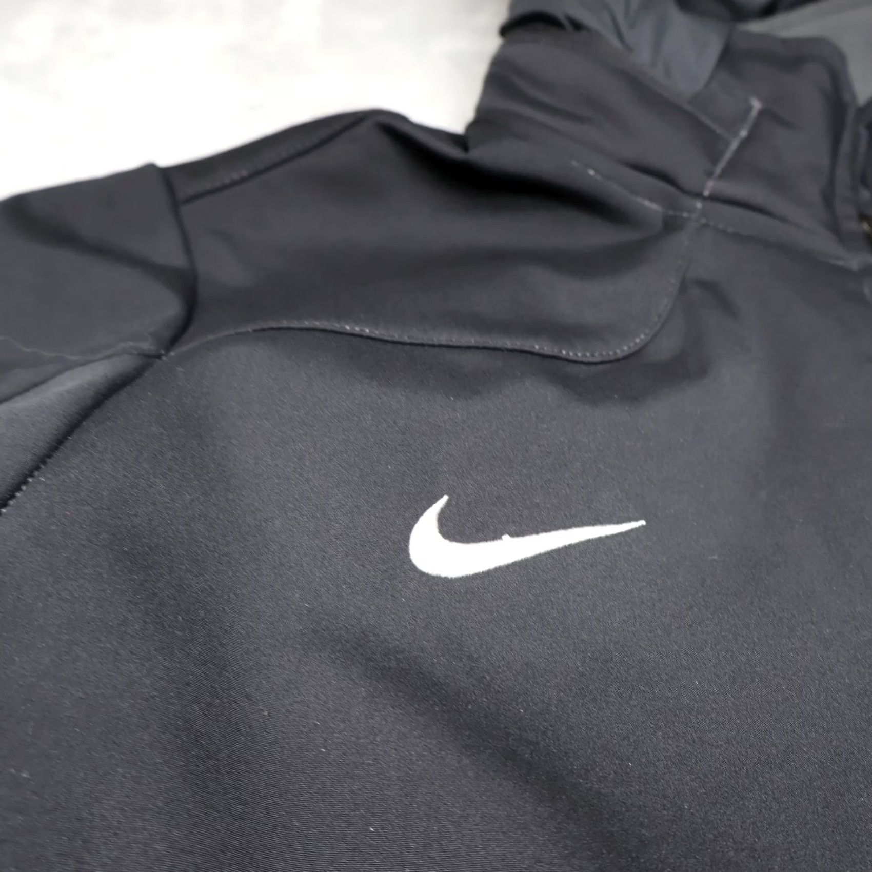 Nike Nike Jacket Womens Medium Black Hooded Full Zip Softshell Fleece Lined Wind Rain Size M / US 6-8 / IT 42-44 - 2 Thumbnail