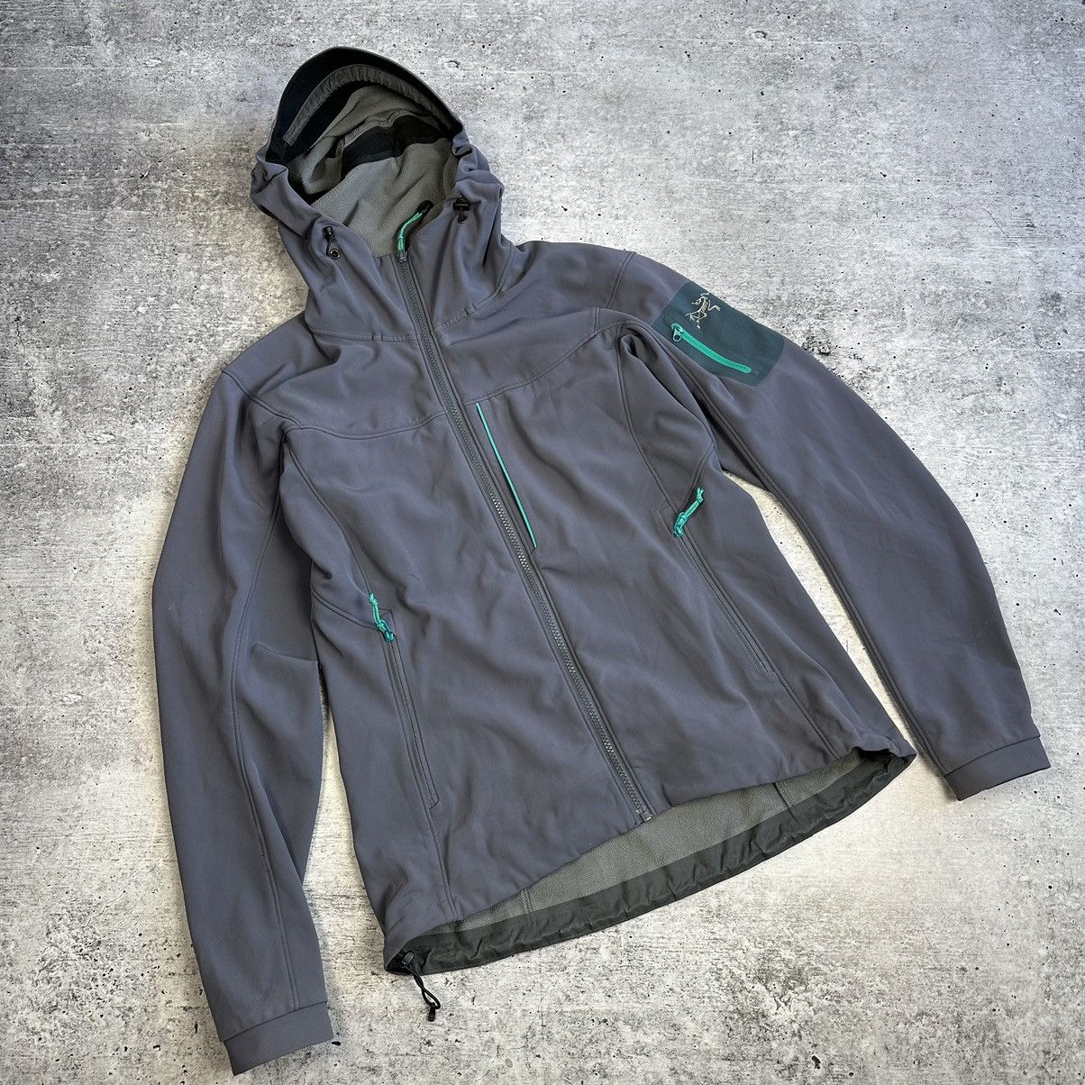 Arc'teryx × Vintage Arc'teryx Soft Shell Hooded Jacket Women's Size M Size M / US 6-8 / IT 42-44 - 1 Thumbnail