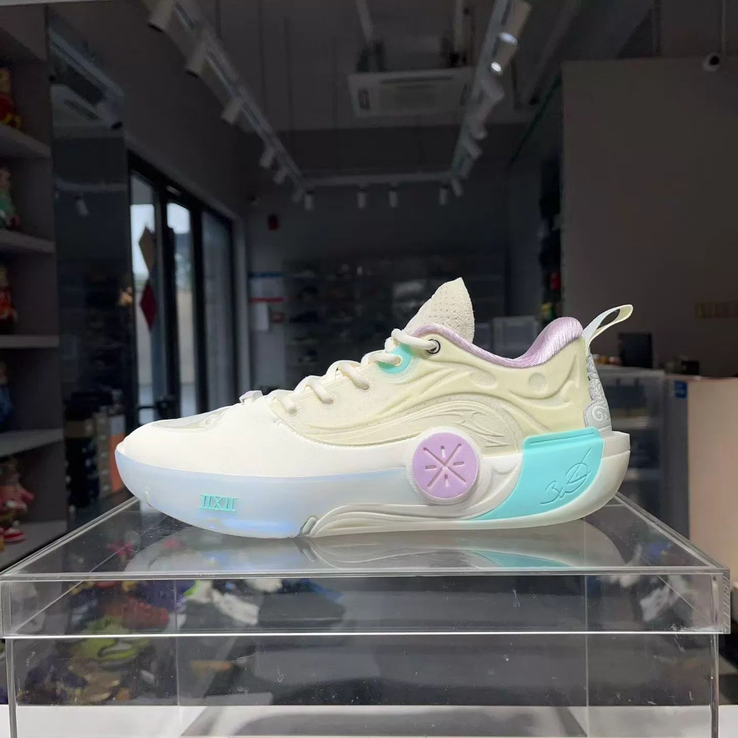 Adidas Adidas Wade 12 Marshmallow 10.5US Worn 30Mins ABAV085-3 Size US 10.5 / EU 43-44 - 2 Thumbnail