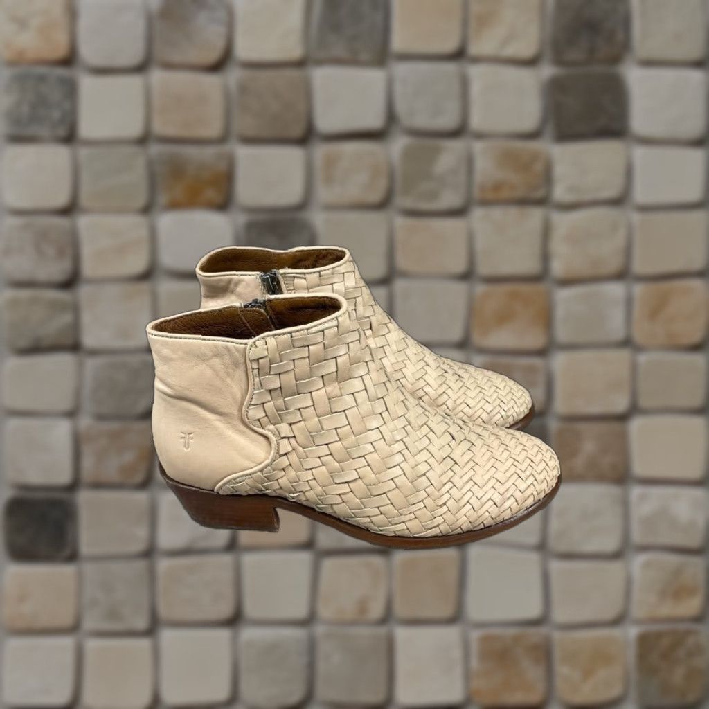 VINTAGE Frye Boots Womens Size M Ankle Bootie Leather Zipper