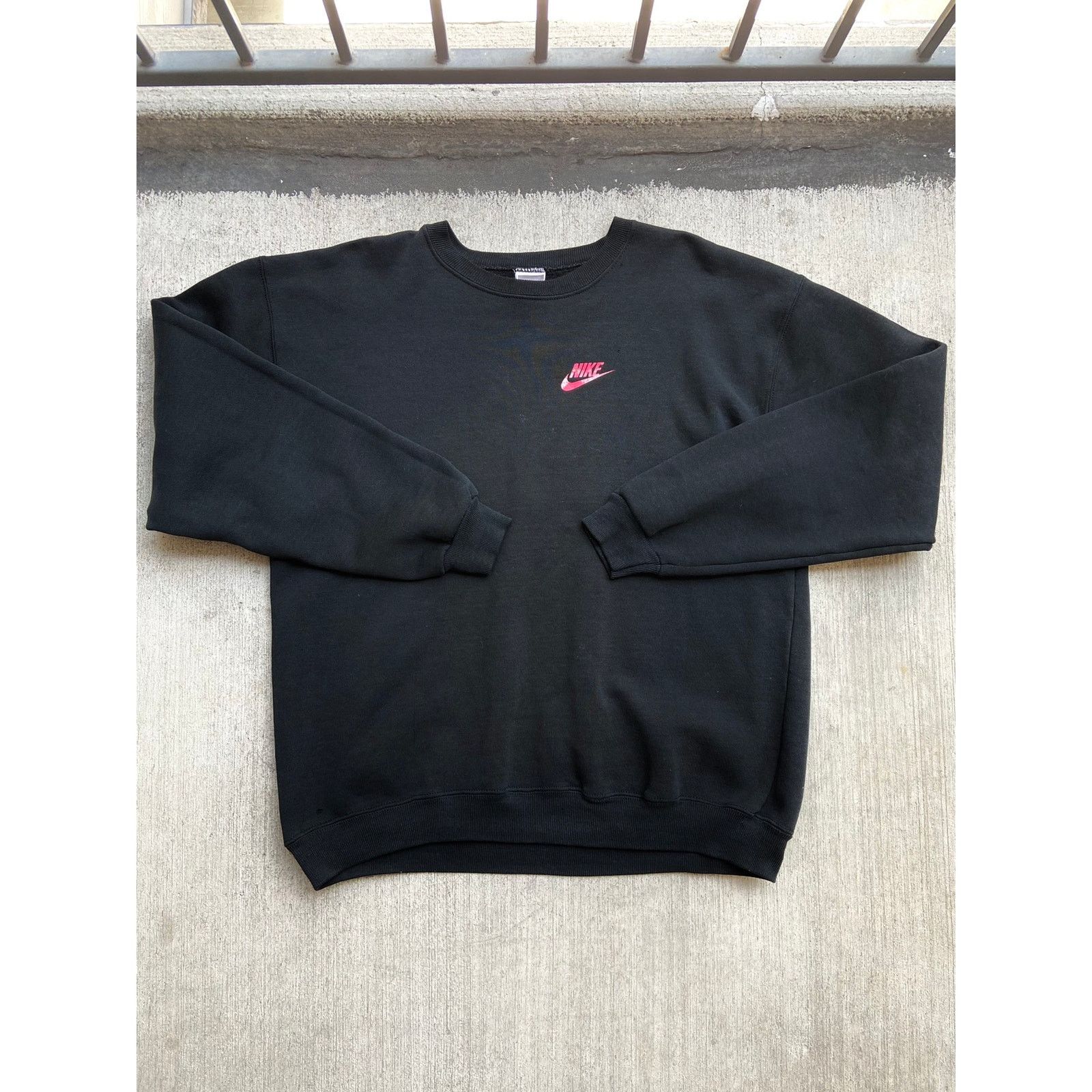 Nike × Vintage Vintage 90’s Nike Grey Tag Black Pink Sweatshirt Made in USA Size US L / EU 52-54 / 3 - 2 Thumbnail