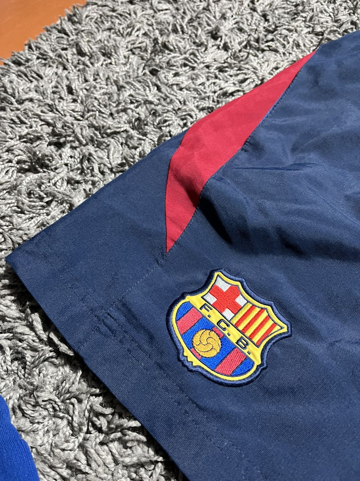 Nike NIKE BARCELONA 2002/2003 SHORTS + GAITERS FOOTBALL SET Size US 36 / EU 52 - 4 Thumbnail