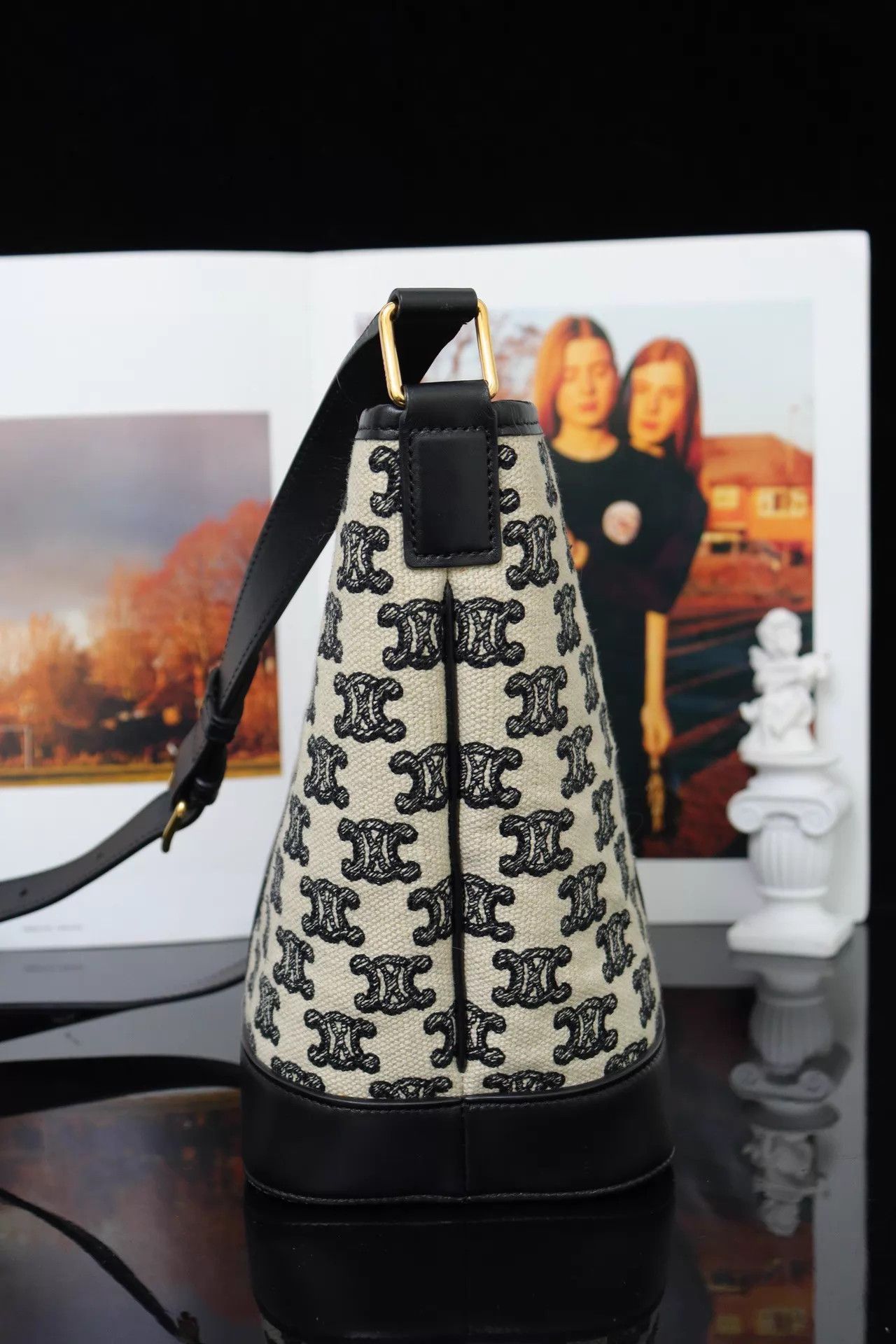 Celine Celine Trotteur Bucket Bag 17.5x22.5x12.5 21/42-NA Size ONE SIZE - 3 Thumbnail