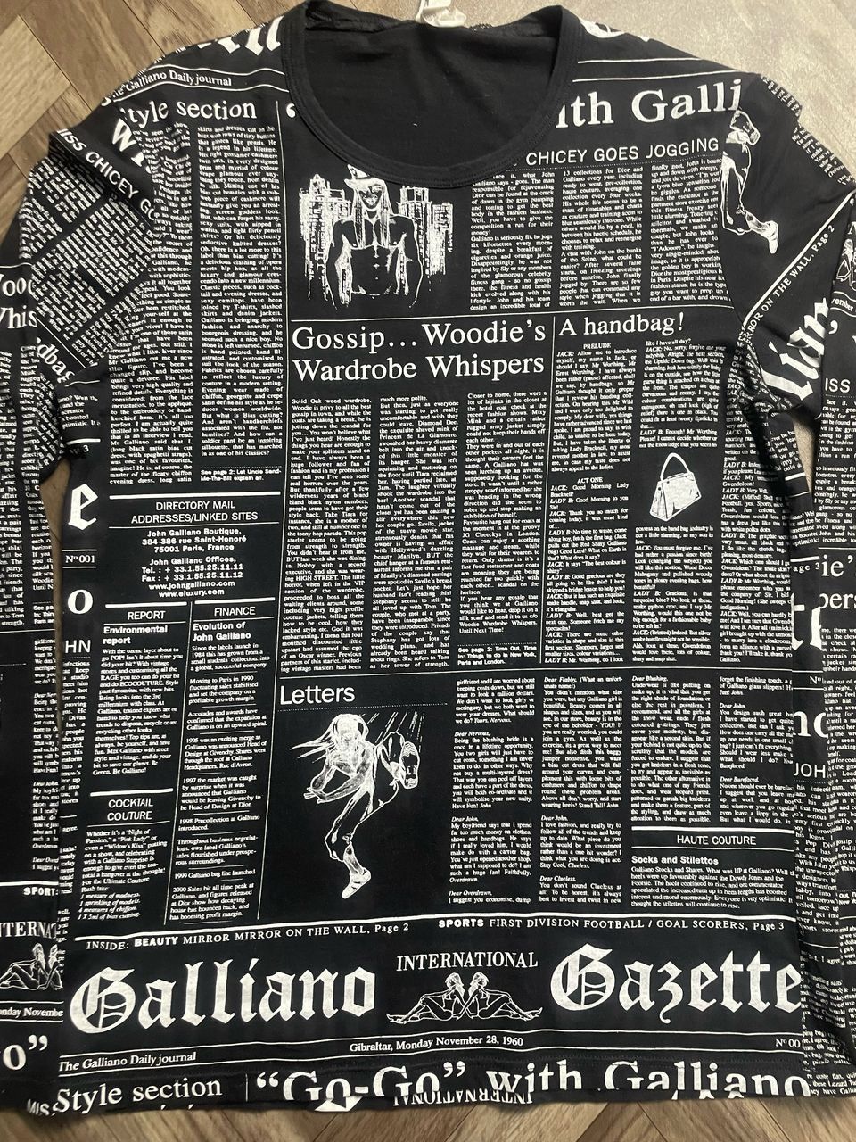 Designer × John Galliano JOHN GALLIANO news paper Fullprint Tee Size XS / US 0-2 / IT 36-38 - 2 Thumbnail