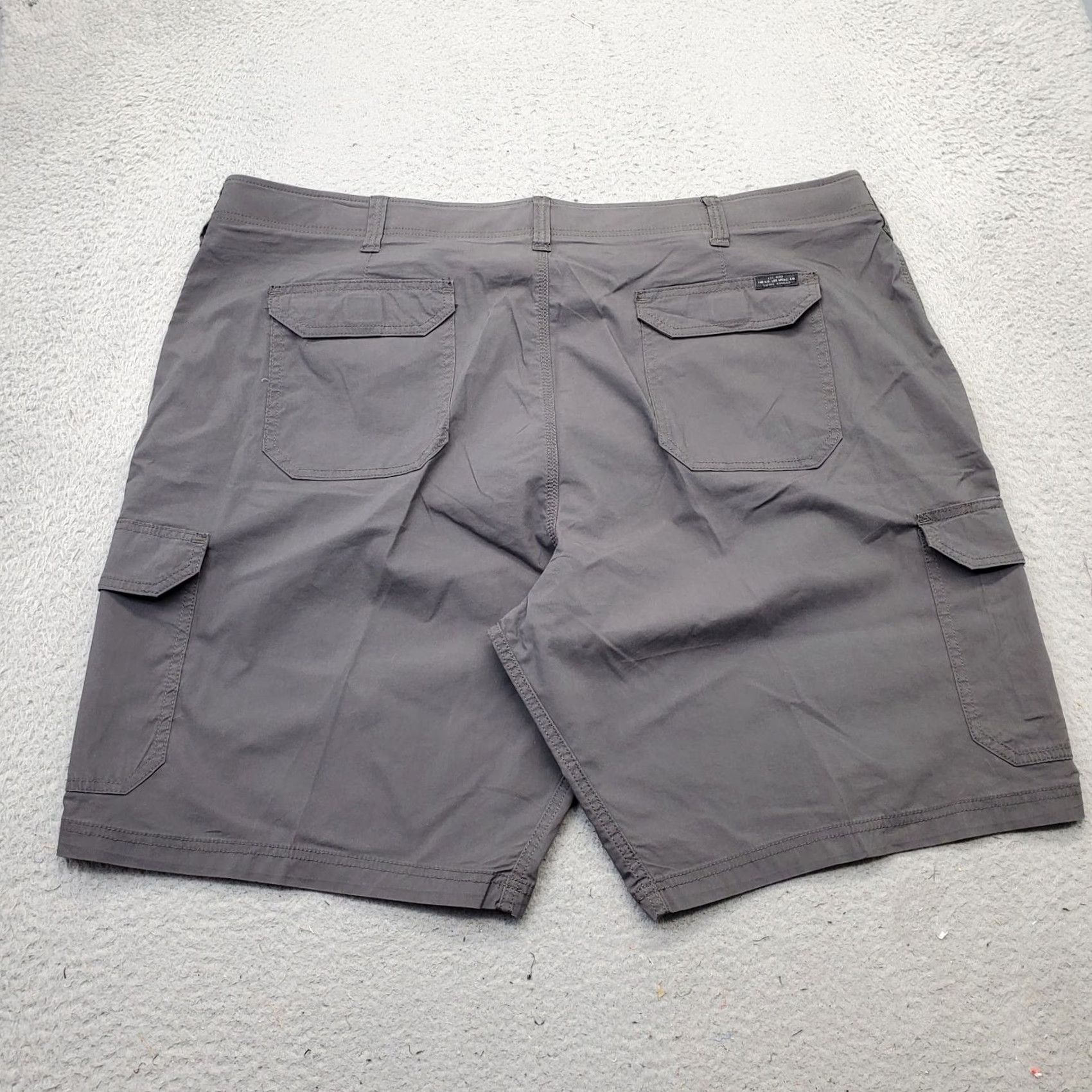 Lee Lee Mens Cargo Shorts 50 Gray Extreme Motion Relaxed Fit Cargo Pocket Cotton Flat Front Waistband 10.25 Inseam Size US 34 / EU 50 - 2 Thumbnail