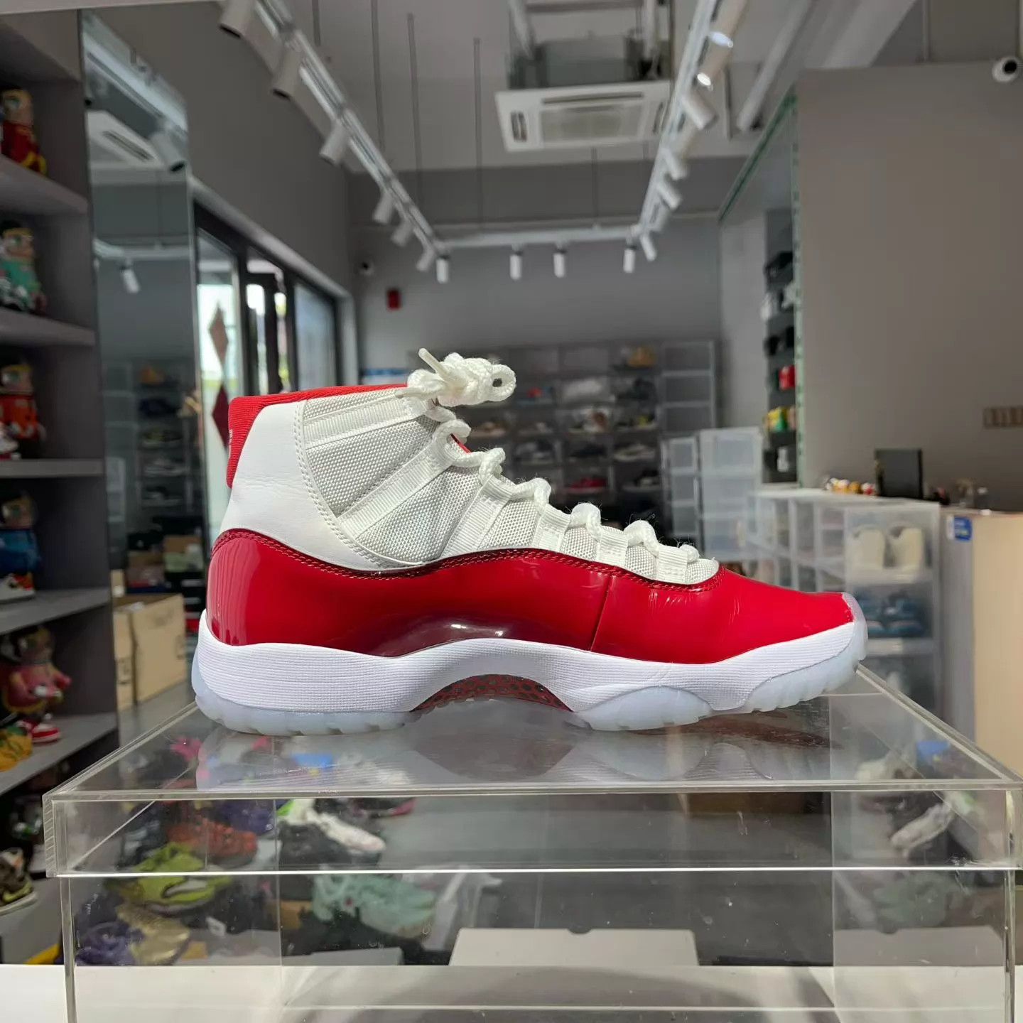 Nike Air Jordan 11 Cherry US 43 Size US 10 / EU 43 - 5 Thumbnail