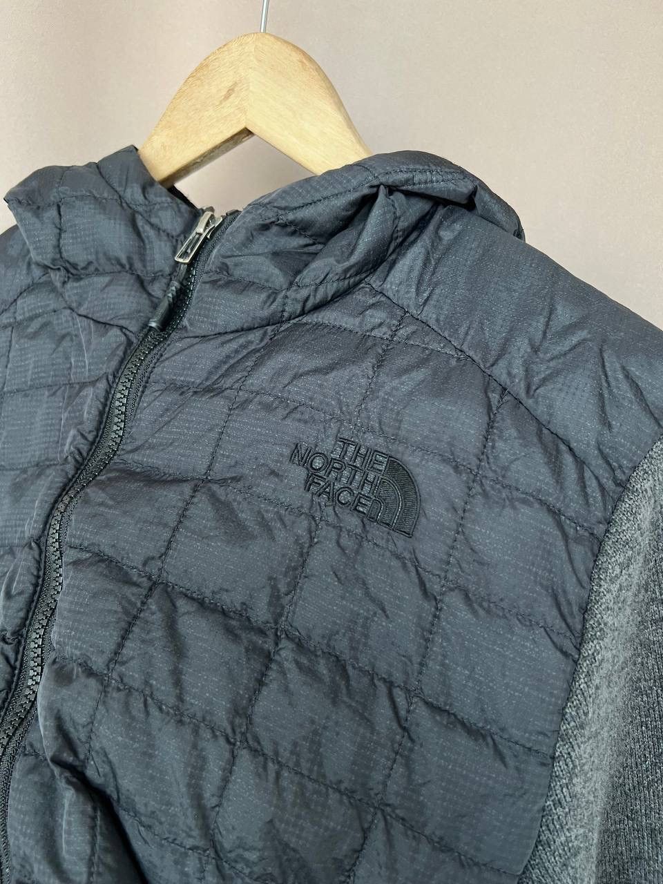 The North Face The North Face Dark Grey Thermoball Jacket Hybrid Size M/L Size US L / EU 52-54 / 3 - 10 Thumbnail