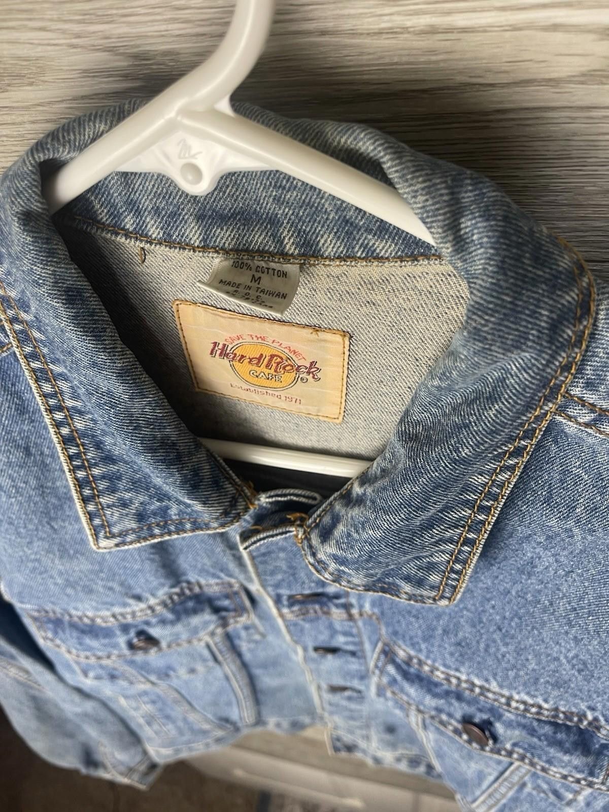 Hard Rock Cafe Vintage Hard Rock Cafe Save the Planet Denim Jacket Size M Size US M / EU 48-50 / 2 - 2 Thumbnail