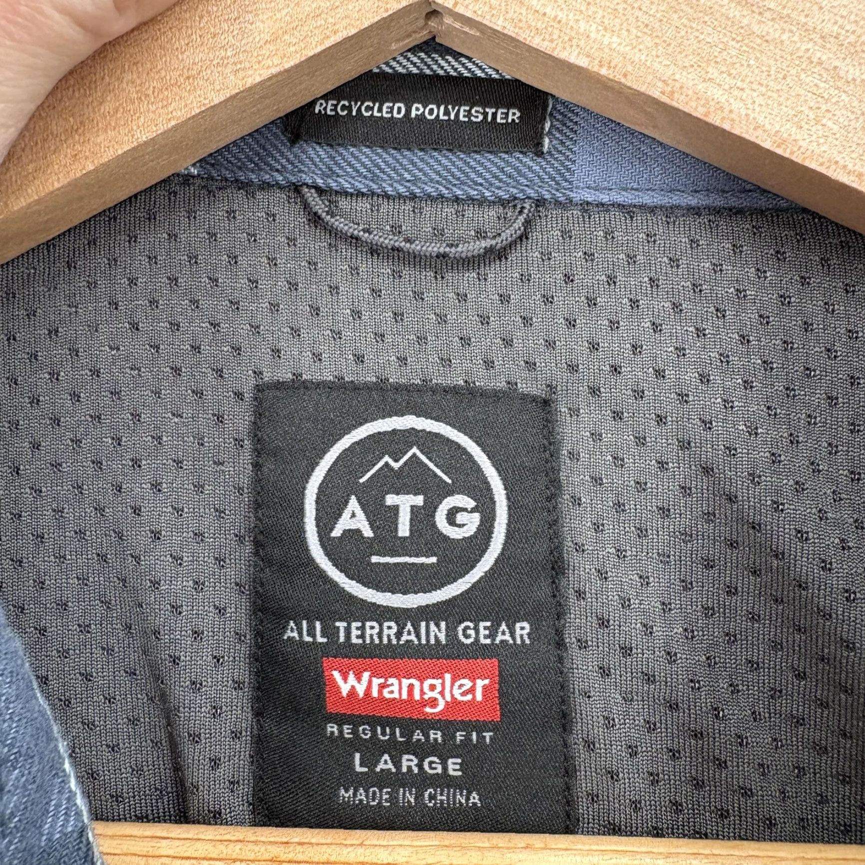 Wrangler Wrangler ATG Shirt Mens Large Blue Plaid Long Sleeve Flannel UV Protection Trail Size US L / EU 52-54 / 3 - 4 Thumbnail
