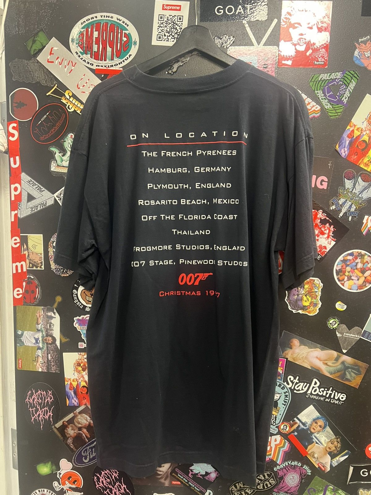 Vintage Vintage 1997 007 Tomorrow Never Dies Movie Promo Shirt Size US XL / EU 56 / 4 - 2 Thumbnail