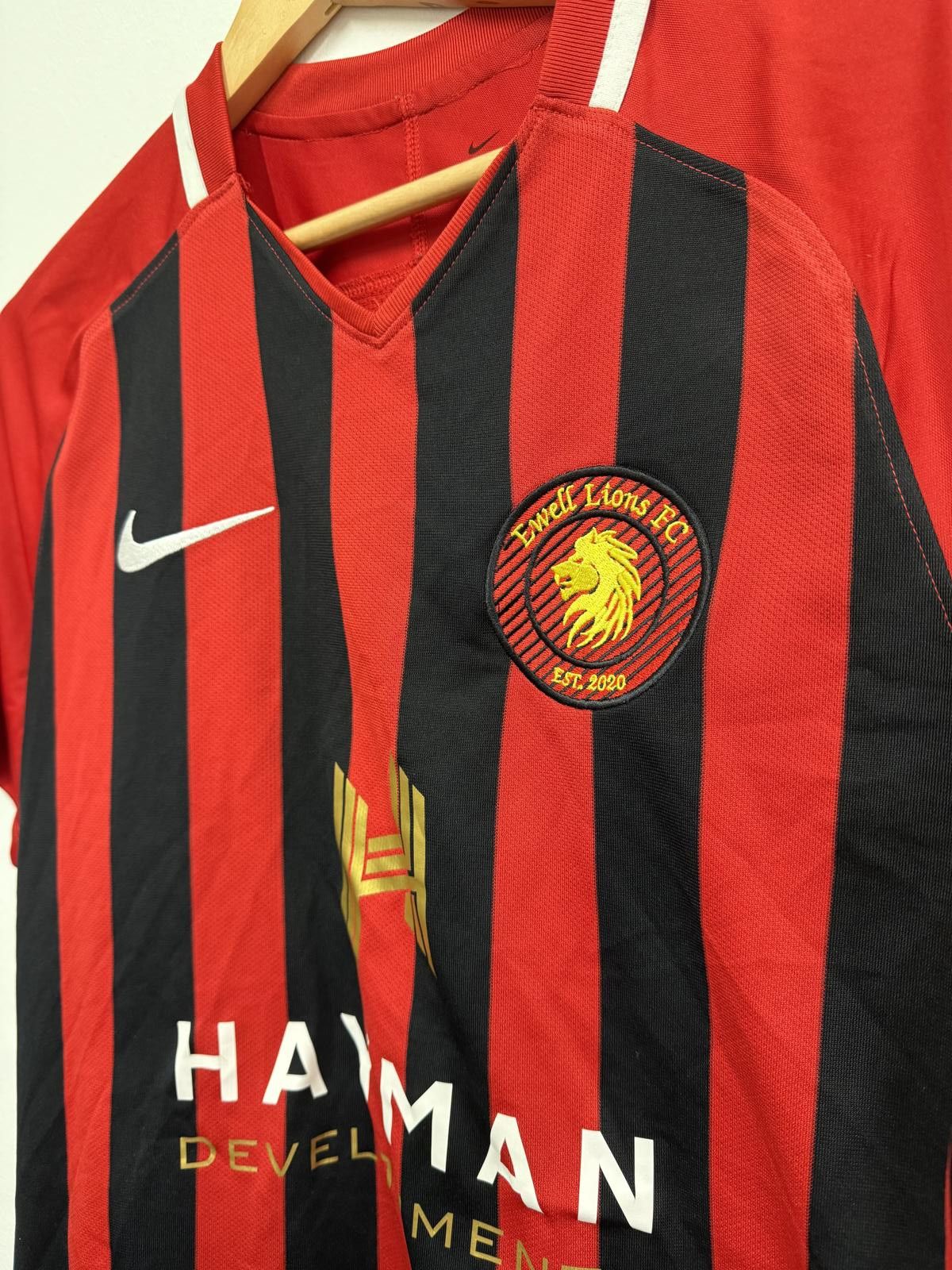 Nike Nike Dri-FIT Red and Black Striped Soccer Jersey Medium Size US M / EU 48-50 / 2 - 5 Thumbnail