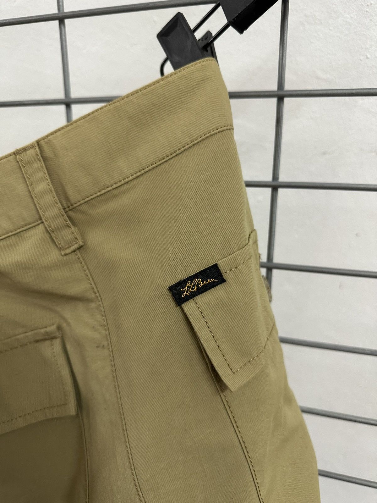 L.L. Bean Rare And Beautiful LL Bean Multi Pocket Fatigue Baker Shorts Size US 30 / EU 46 - 9 Thumbnail