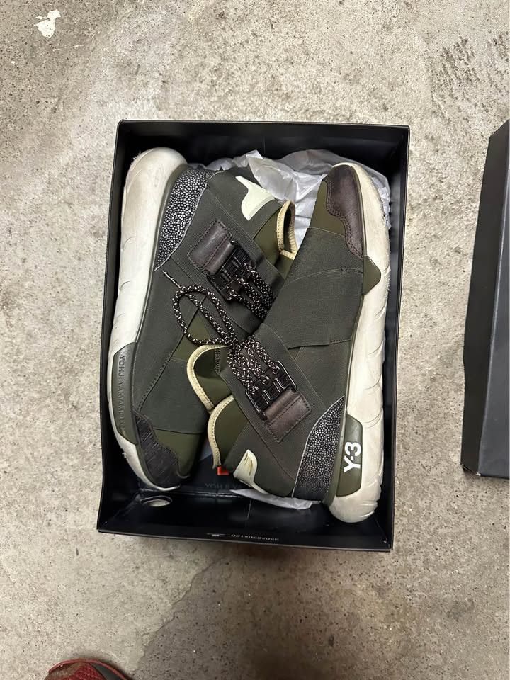 Y-3 Y3 runners in Oliver green Size 10 Size US 10 / EU 43 - 1 Thumbnail