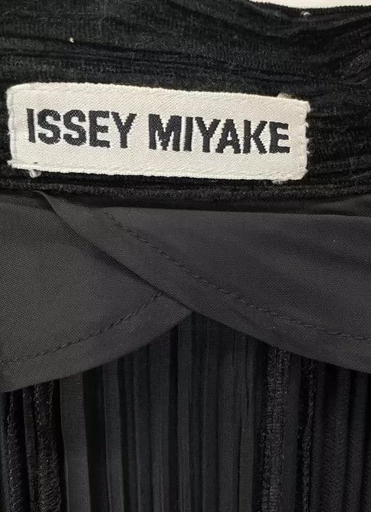 Issey Miyake issey miyake Black velvet double-breasted pleated coat Size US L / EU 52-54 / 3 - 4 Thumbnail