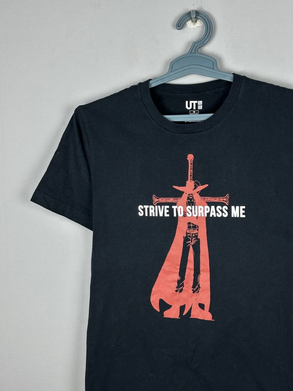 One Piece Uniqlo One Piece Rare Black Zoro Mihawk T Shirt Size US M / EU 48-50 / 2 - 3 Thumbnail