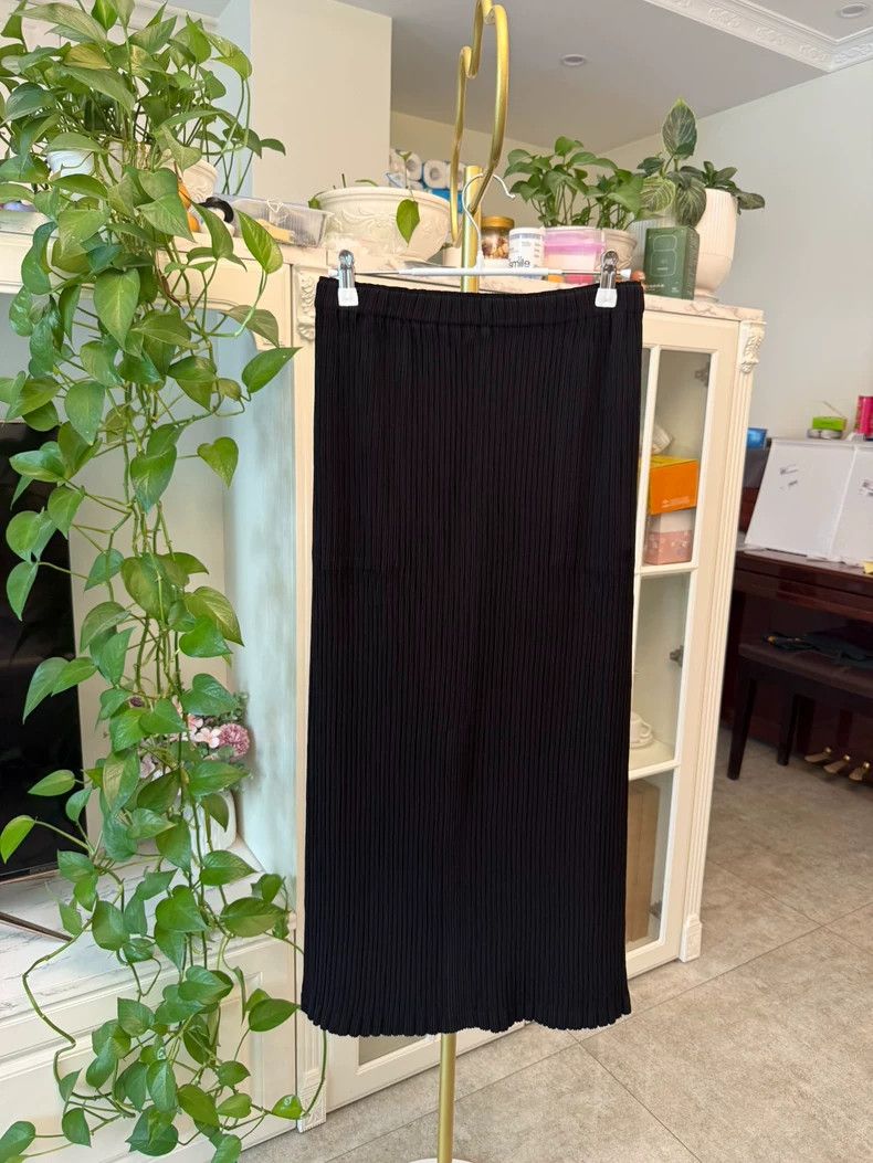 Issey Miyake Issey Miyake size:2 Black toothpick vertical striped skirt Size 31" - 2 Thumbnail