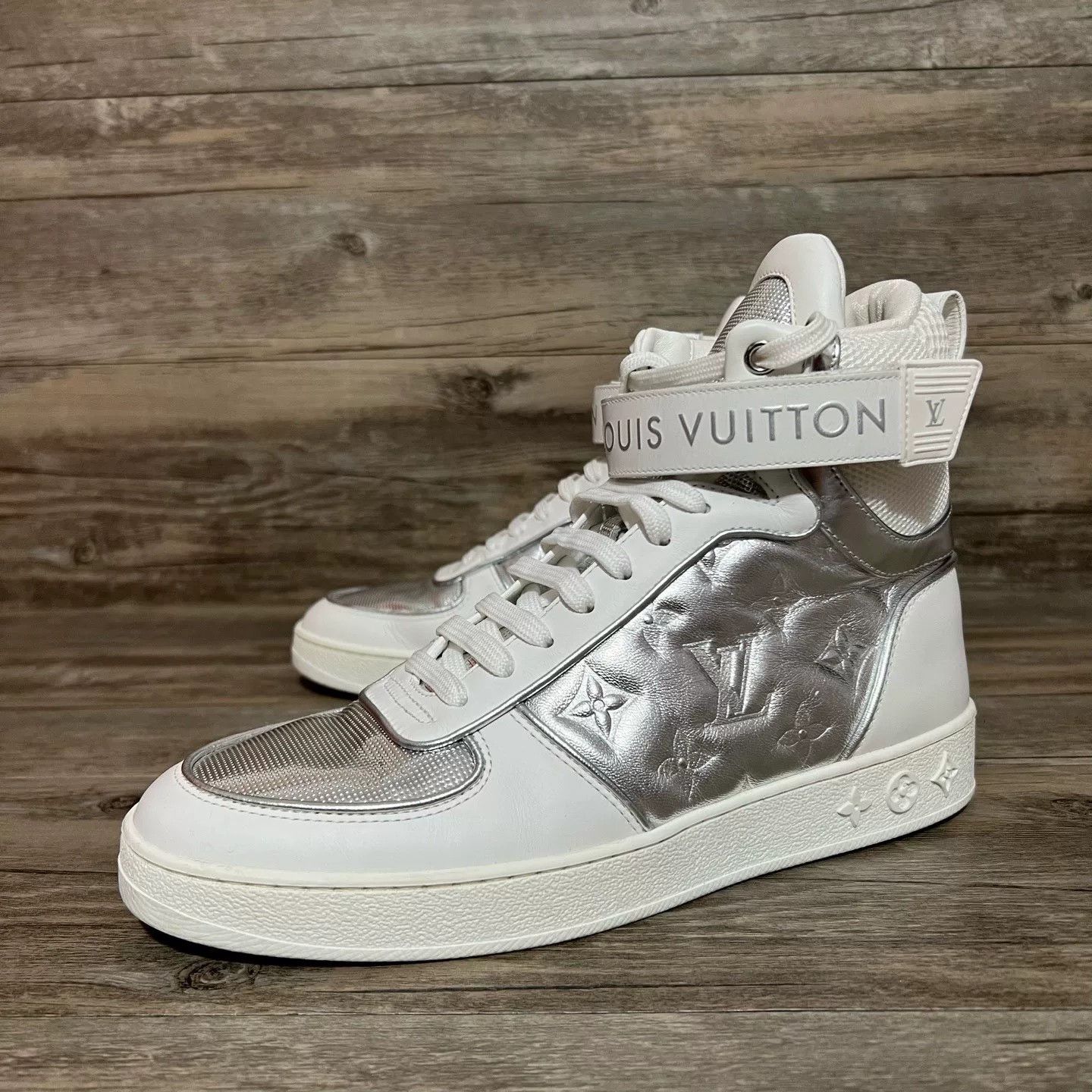 Louis Vuitton Louis Vuitton White Hitop Sneakers 38 Women Size US 7.5 / IT 37.5 - 1 Thumbnail