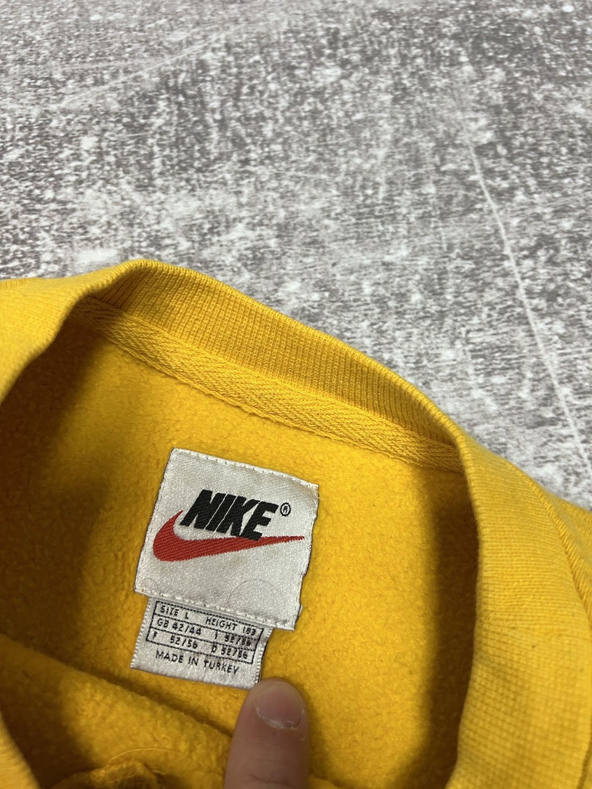 Nike Vintage Nike Sweatshirt Big Logo Y2K L Size US L / EU 52-54 / 3 - 3 Thumbnail