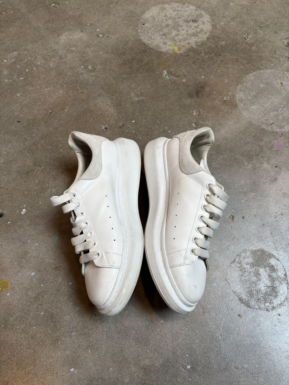 Alexander McQueen Alexander McQueen Oversized Sneaker Suede White Grey Size 12 Size US 12 / EU 45 - 3 Thumbnail