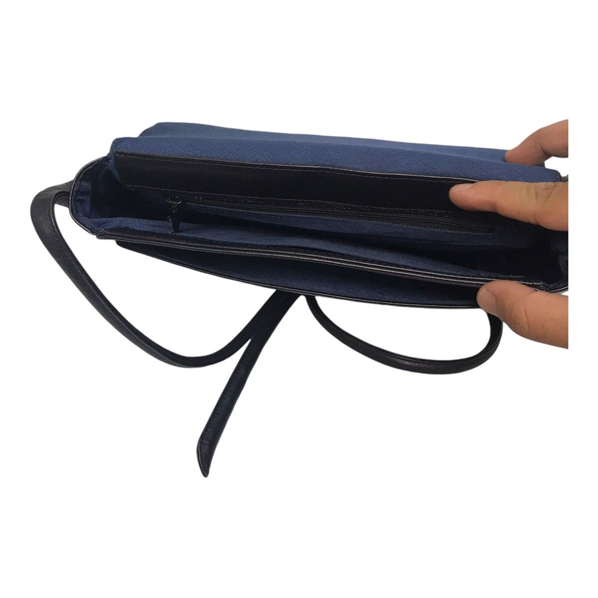 Issey Miyake × Japanese Brand × Vintage Issey Miyake Full Leather Sling Bag Size ONE SIZE - 7 Thumbnail