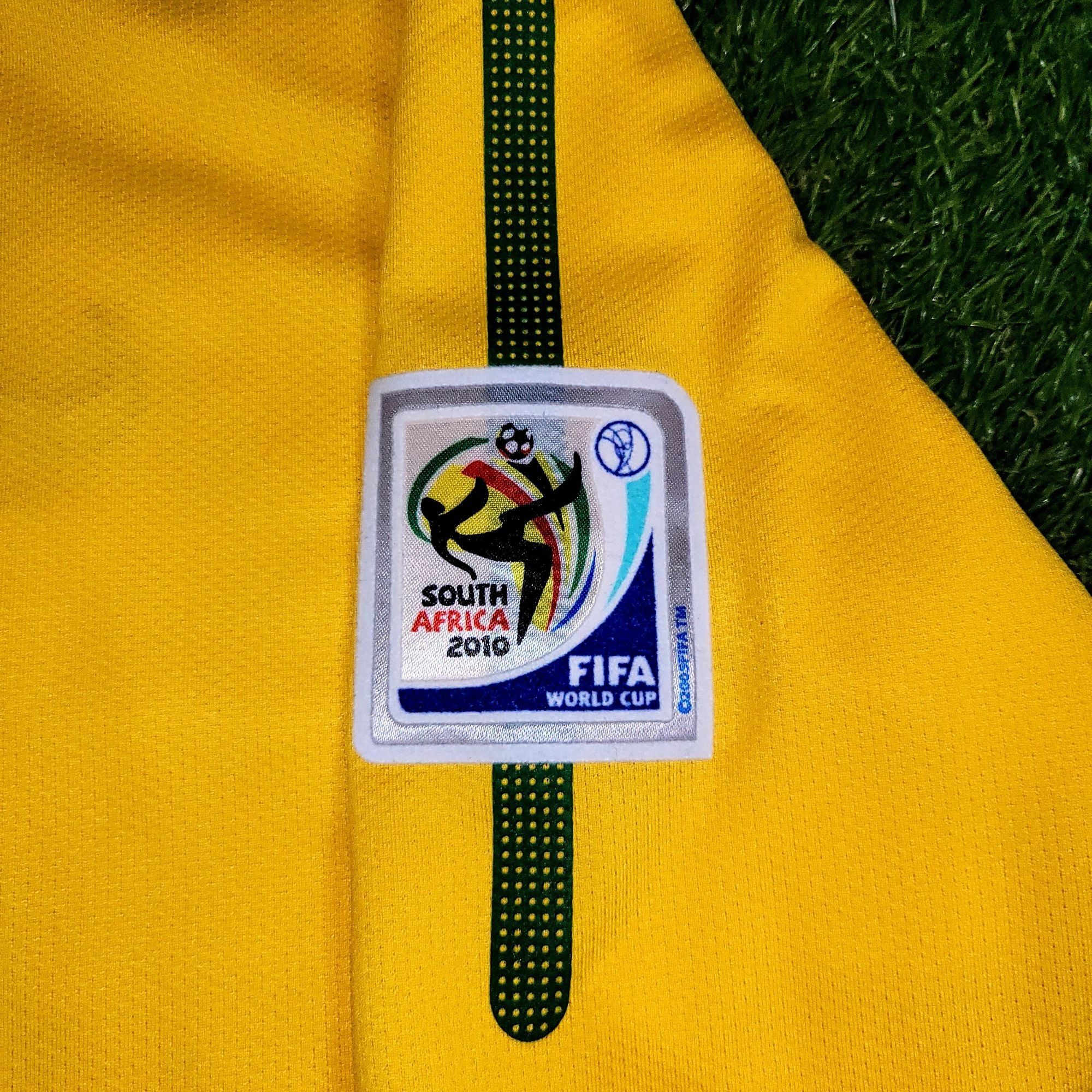 Nike Kaka Brazil WORLD CUP 2010 Soccer Jersey Shirt L Size US L / EU 52-54 / 3 - 4 Thumbnail