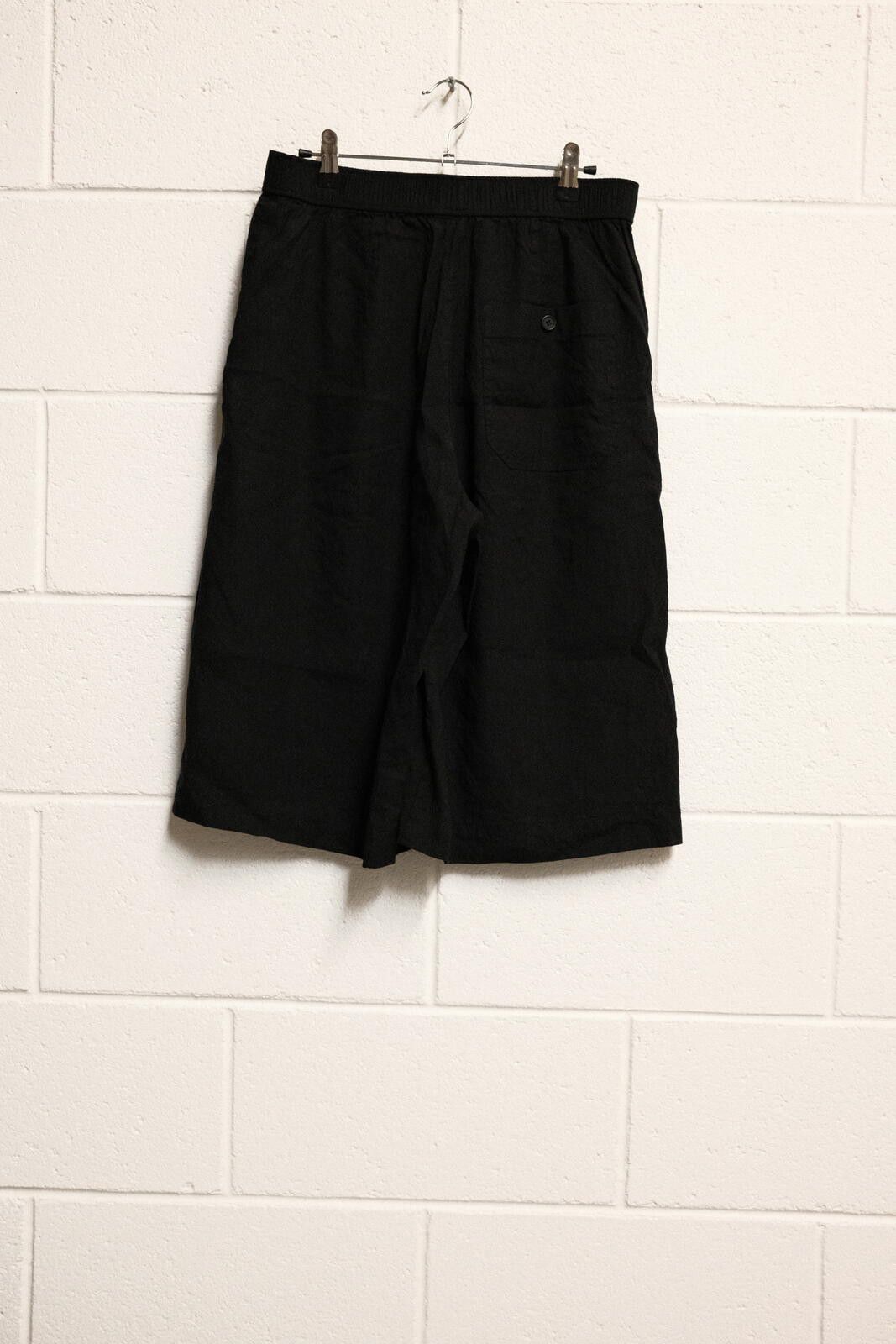 Aris Tatalovich Arket Black Wide-Leg Culotte Shorts Size US 32 / EU 48 - 2 Thumbnail