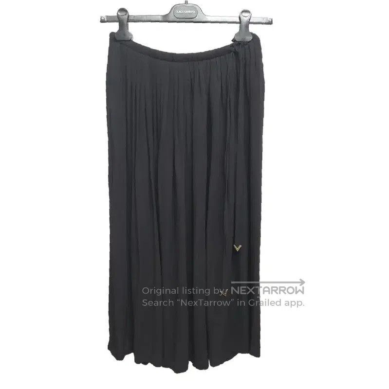 Valentino Valentino Black Pleated Silk Midi Skirt . Size 28" / US 6 / IT 42 - 1 Thumbnail