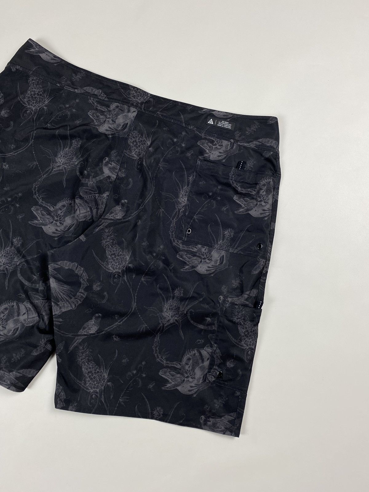 Nike Nike ACG men’s patterned shorts size 38 / XXL Size US 38 / EU 54 - 21 Thumbnail